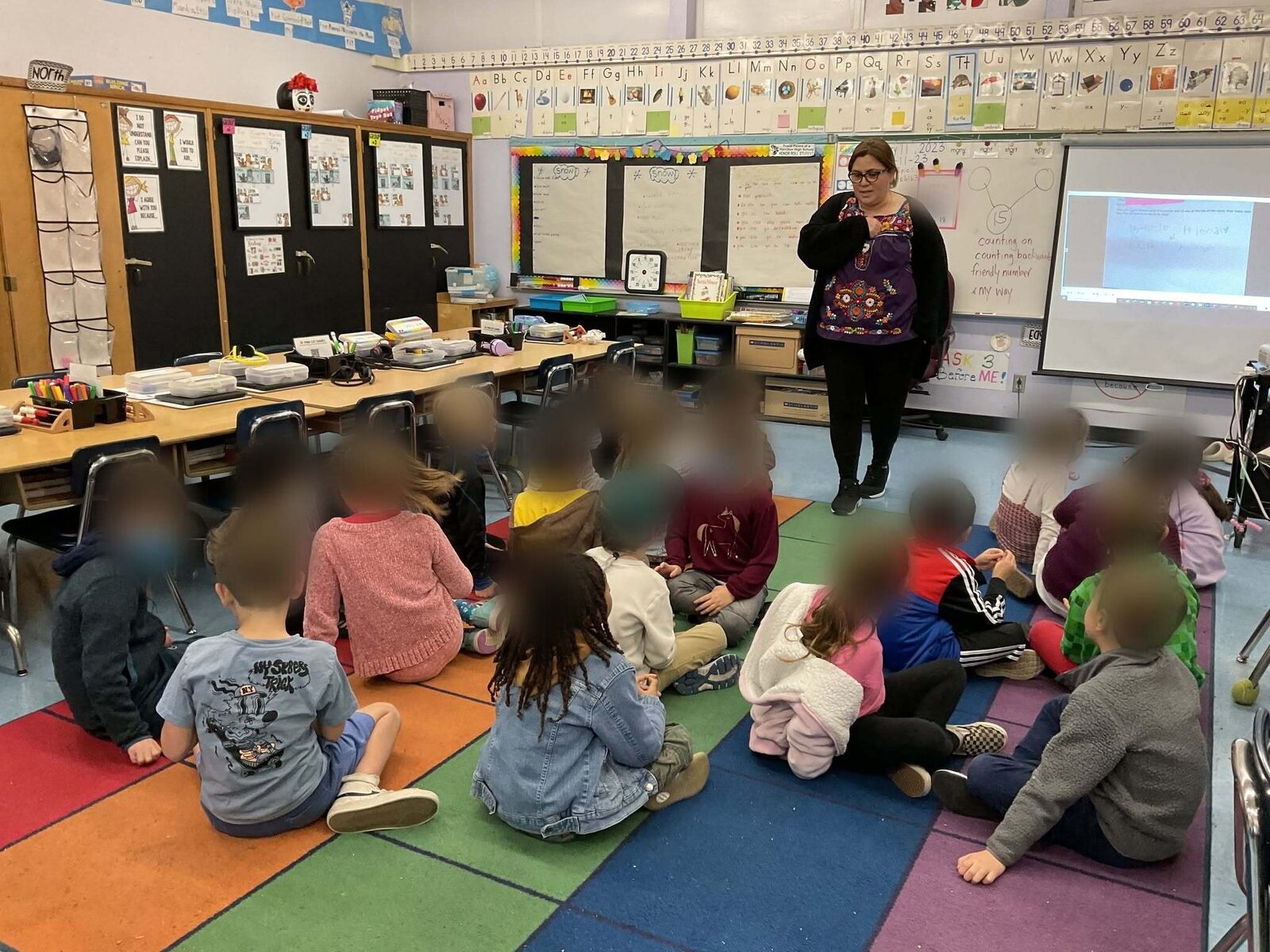 Students on the rug for a lesson in a Castle Heights Elementary classroom