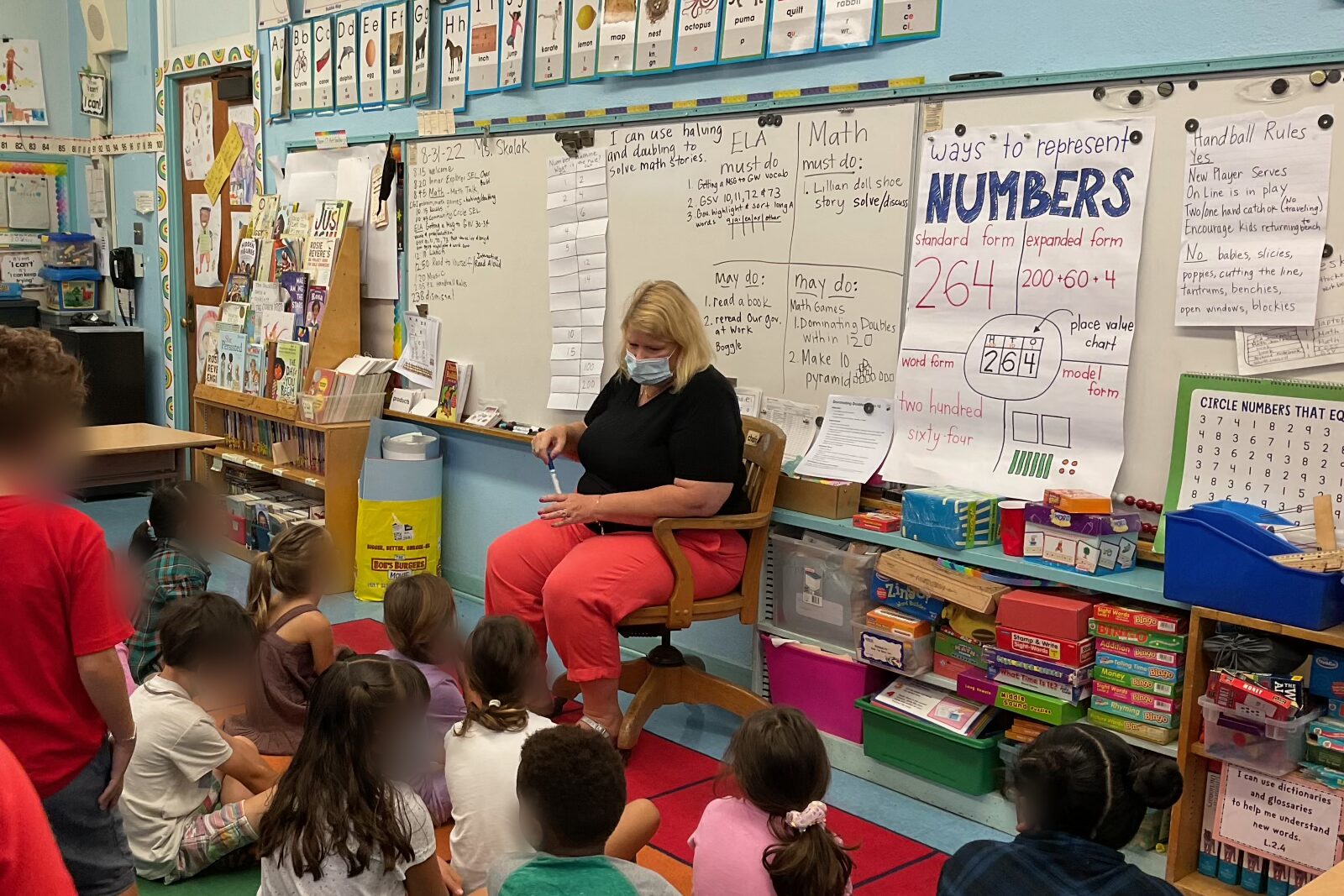 Telle Skalak teaching her second graders at Castle Heights Elementary